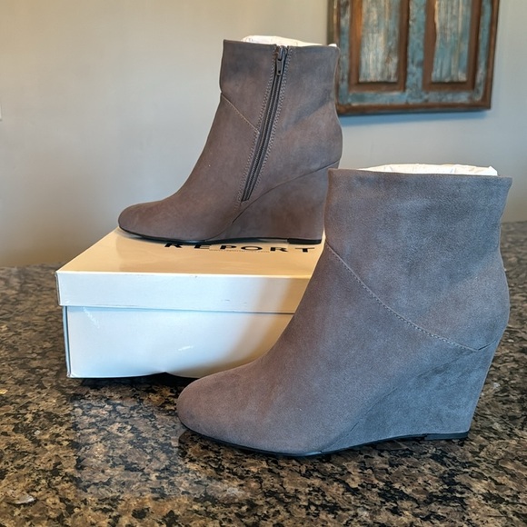Report Maylee Grey wedge bootie NIB 9 - Picture 1 of 8